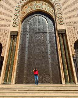 CASABLANCA • MOROCCO 🇲🇦 
.
.
.
#beyondpages #blogger #morocco #travel #traveldiaries #liveyourlife #desi #desigirl #desigirltravels #southasian #indian #casablanca #thingstodoincasablanca #hassan2mosque