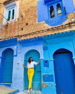 CHEFCHAOUEN • MOROCCO 
.
.
.
#🇲🇦 #beyondpages #colors #traveldiaries #morocco #thingstodoinmorocco #chefchaouen #thebluepearl #yellow
